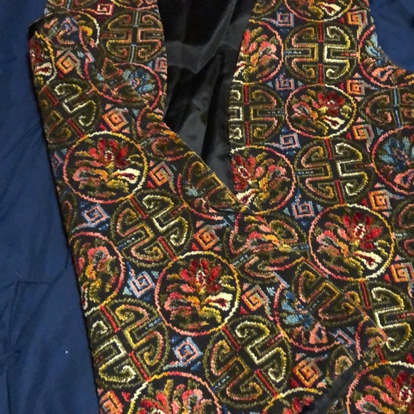 Wardrobe Makers vest with needle point design - Picture 2 of 3